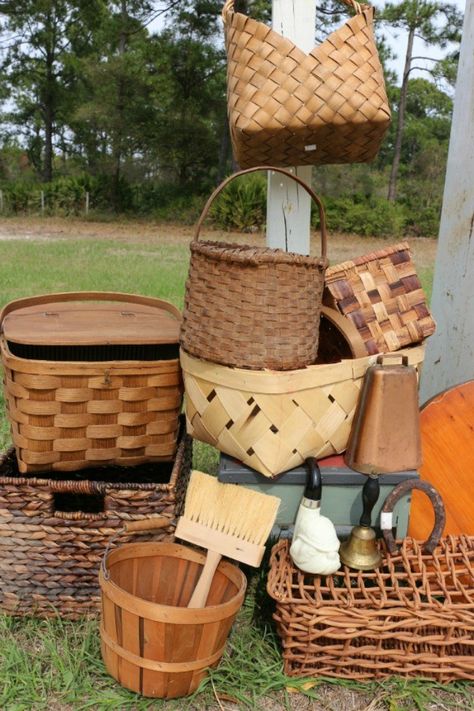 Display Baskets Ideas, Fall Decor Basket Ideas, Wood Basket Decor Ideas, Small Basket Ideas, Fall Baskets Ideas Decor, Decorating With Wicker Baskets, Using Baskets To Decorate, How To Display Baskets, Harvest Basket Decor