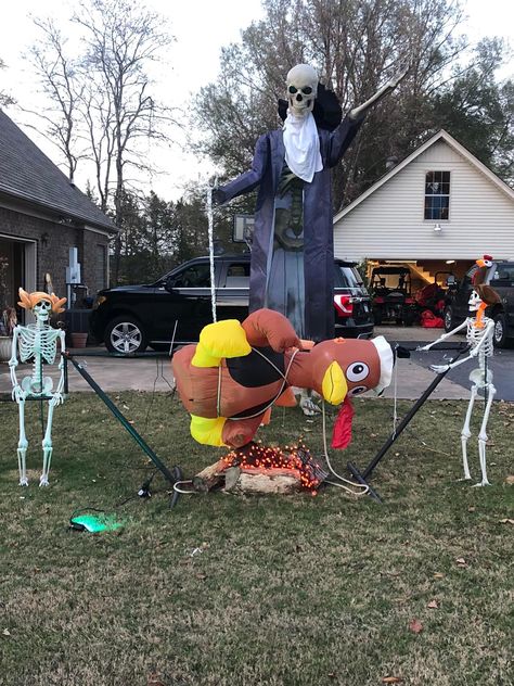 Thanksgiving 12ft Skeleton, 12 Foot Skeleton Ideas For Thanksgiving, Funny Halloween Yard Decorations, 12 Ft Skeleton Ideas Thanksgiving, 12 Ft Skeleton Ideas, Skeleton Shenanigans, Skeleton Thanksgiving, Skelly Ideas, Skeleton Scenes