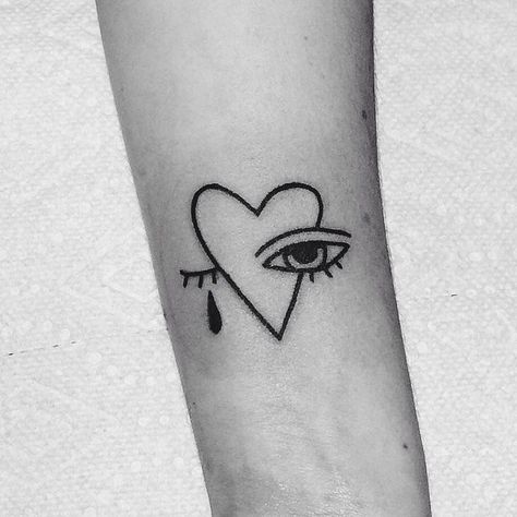 See this Instagram photo by @lmariera • 1,938 likes Minimal Heart Tattoo, Tattoos Pequeños, Party Tattoos, Swallow Tattoo, Gorgeous Tattoos, Book Tattoo, Eye Tattoo, Fine Line Tattoos, Line Tattoos