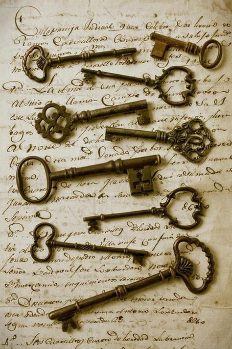 Quotes with Key in Them | to my heart quotes keys keys to my heart i offered them to you one by ... Diy Key Projects, Vintage Foto's, Key Projects, Under Lock And Key, Seni Vintage, Old Letters, Old Keys, Fotografi Vintage, Antique Keys