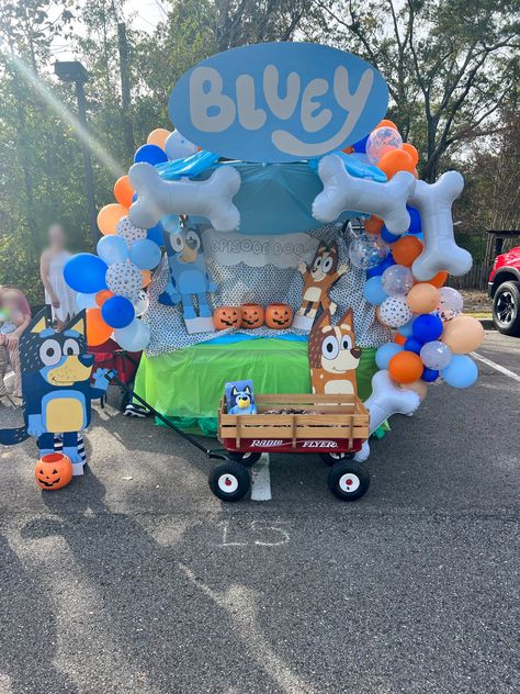 Bluey Good Trunk Or Treat Ideas, Bluey And Bingo Trunk Or Treat, Trunk Or Trick Ideas, Trunk Or Treat 2024 Ideas, Trunk Or Treat Balloon Garland, Halloween Car Trunk Ideas, 2 Car Trunk Or Treat Ideas, Dog House Trunk Or Treat, Haunted Trunk Or Treat Ideas