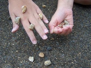 Knuckle bones... I always wondered what that game was. Scary name huh? Indigenous Games, Stone Game, Childhood Memories Quotes, Childhood Memories 90s, Funny Quotes For Kids, Funny Feeling, Memory Games For Kids, Childhood Games, Children Playing