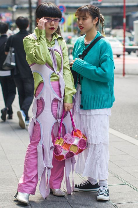 Tokyo Fashion Week Street Styles, Streets Of Tokyo, Tokyo Fashion Week, Tokyo Street Style, Tokyo Fashion, The Best Street Style, Layering Outfits, Style Looks, Japanese Street Fashion