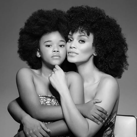 Pearl Thusi, Mommy Daughter Photography, Mother Daughter Poses, Mommy Daughter Photoshoot, Daughter Photo Ideas, Mommy Daughter Pictures, Mommy Daughter Photos, Mother Daughter Pictures, Mother Daughter Photoshoot