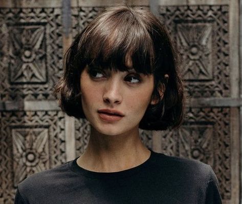 Vintage Style Short Hair, Dark Academia Bob Hair, Short Hair For Strong Jaw Line, Bangs With Chin Length Hair, Sharp Bob Hairstyles, Fringe And Short Hair, Short Bob And Fringe, French Bob With Bangs Straight Hair, French Bob With Bangs Thick Hair