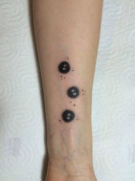 These Soot Sprites Are A Quiet... is listed (or ranked) 1 on the list 22 Subtle Anime Tattoos That Cleverly Reference Anime Series Tatuaje Studio Ghibli, Studio Ghibli Tattoo, Stick Poke Tattoo, Spirit Tattoo, Ghibli Tattoo, Stick N Poke, Inspiration Tattoos, Geniale Tattoos, Subtle Tattoos