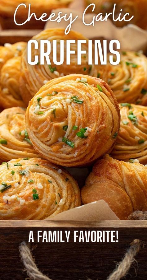 Close-up image of a tray filled with Cheesy Garlic Cruffins garnished with chives. Cruffin Recipe, Crescent Recipes, Elegant Appetizers, Crescent Roll Recipes, Crescent Rolls, Bread Recipes Homemade, Pastry Recipes, Dinner Rolls, Homemade Bread