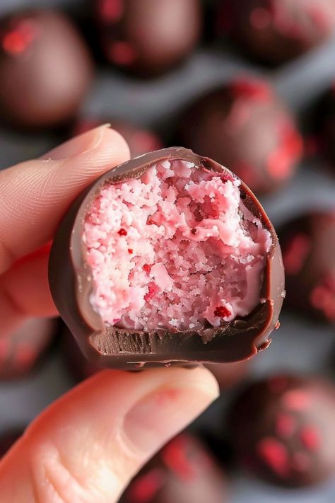 Strawberry Truffles - Insanely Good Strawberry Candy Recipe, Candied Strawberries Recipe, Strawberry Truffles, Strawberry Truffle, Bon Bons Recipe, Homemade Fudge Recipes, Dessert Truffles, Bake Cakes, Strawberry Candy