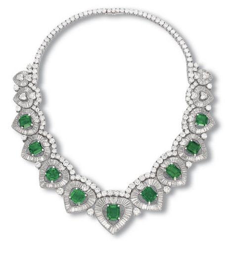 Fat Person, Emerald Necklaces, Emerald And Diamond Necklace, Titanic Jewelry, Classy Necklace, Diamond Solitaire Pendant, Designer Diamond Jewellery, Diamond Necklace Designs, Fancy Necklace