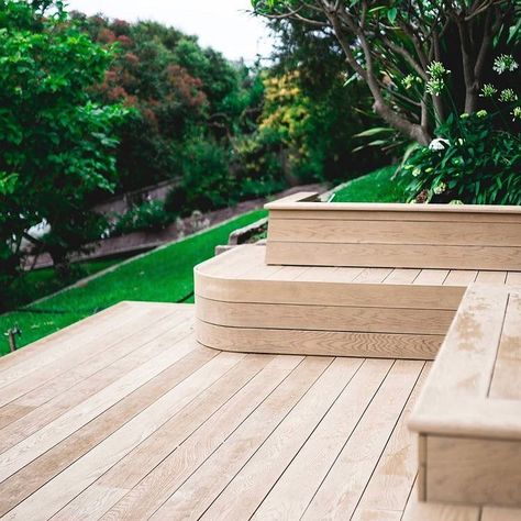 Millboard Distributor AU on Instagram: “Millboard Golden Oak decking and seating inspiration. Stunning work by @viking.designs #millboard #millboarddecking #deck #deckingdesign…” Light Timber Decking, Oak Decking, Millboard Decking, Spotted Gum Decking, Curved Deck, Decking Ideas, Wood Decking, Deck Seating, Phillip Island