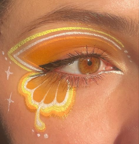 Yellow Butterfly Makeup, Lemon Eye Makeup, Color Pencil Makeup, Cute Fun Makeup Looks, Graphic Liner With Glasses, Makeup Looks Creative Easy, Graphic Eyeliner Aesthetic, Cute Face Paint Ideas Aesthetic, Lemon Makeup Looks