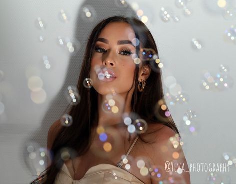 Photo Shoot With Bubbles, Bubbles Portrait Photography, Pictures With Bubbles Photo Shoot, Bubble Machine Photoshoot, Soap Bubbles Photoshoot, Bubbly Photoshoot, Bubble Wrap Photography, Bubbles Photoshoot Ideas, Photos With Bubbles