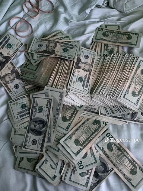 Rich Couple, Life Goals Future, Money Vision Board, Vision Board Images, Mo Money, Dream Vision Board, Money Stacks, Money Pictures, Money On My Mind