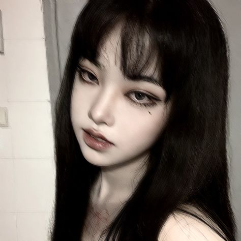 Mole Girl Faces, Beauty Moles Aesthetic, Eye Mole Aesthetic, Tomie Mole, Pretty Moles On Face, Under Eye Aesthetic, Moles On Face Aesthetic, Mole Under Eye Aesthetic, Face Moles Aesthetic