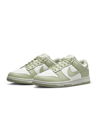 Sage Green Nike Dunks, Fall Nike Dunks, Nike Low Dunks Women, Light Green Dunks, Green Nike Dunks Outfit, Neutral Dunks, Nike Shoes Green, Green Nike Shoes, Dunks Shoes