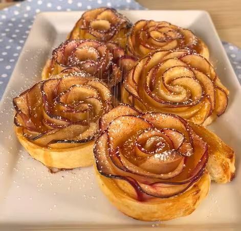 Easy Puff Pastry Apple Roses Apple Roses Dessert, Apple Pastry Roses, Apple Puff Pastry Roses, Puff Pastry Apple Roses Recipe, Apple Rose Cake, Apples Puff Pastry Recipes, Puff Pastry Apple Dessert, Apple Puff Pastry Dessert, Apple Pastry Puff