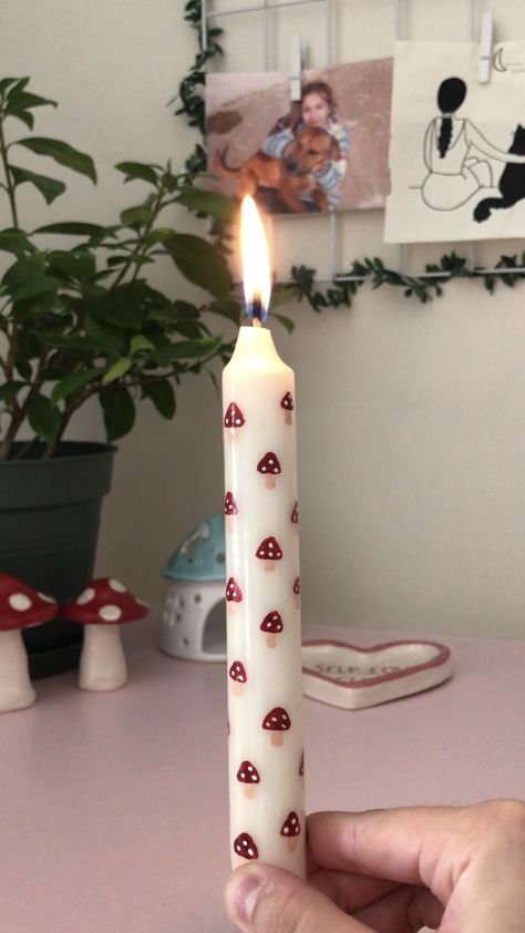 Painted Candles With Candles, Painting Candles Acrylics, Aesthetic Candle Painting, Acrylic Candle Painting, Candle Painting Inspiration, Aesthetic Painted Candles, Autumn Candle Painting, Candel Painting Idea, Diy Painted Candles