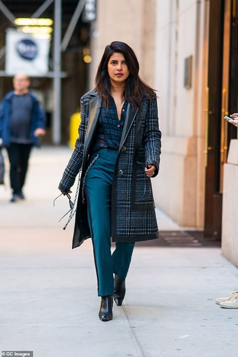 Stylish Office Wear, Teal Outfits, Business Dress Women, Teal Fashion, Women Tips, Outfit Trends, Fashion Attire, Outfits For Women, Priyanka Chopra