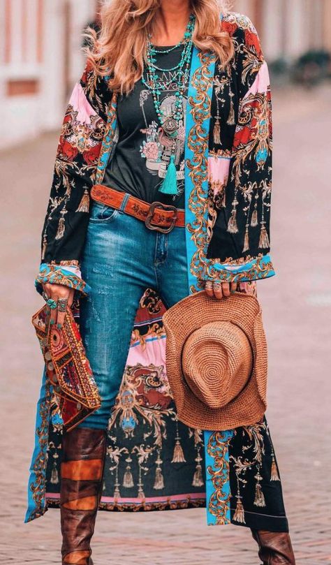 Outfits and accessories to create a boho chic Neo-hippie style. And boho chic ides for festival outfits and spring. Vetement Hippie Chic, Look Kimono, Stile Boho Chic, Look Boho Chic, Moda Hippie, Fest Outfits, Mode Hippie, Estilo Hippie, Boho Style Outfits