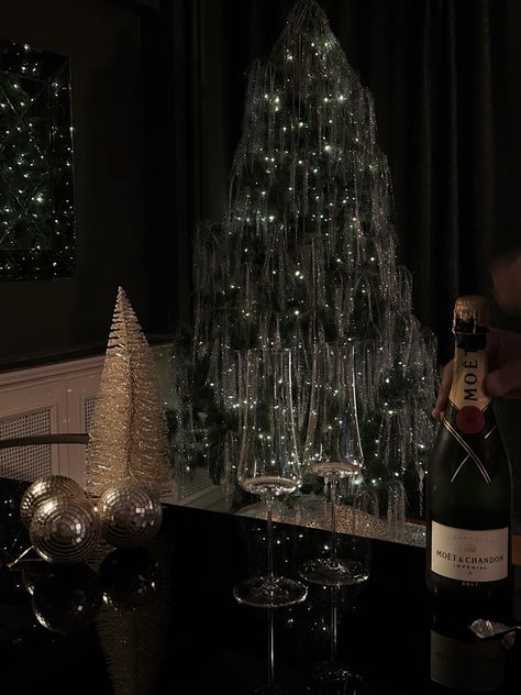 luxury christmas aesthetic | E N A Rich Christmas Party, Rich Christmas Aesthetic, Luxury Christmas Aesthetic, Holiday Party Aesthetic, Christmas Party Aesthetic, Black Tie Christmas Party, Rich Christmas, Rich Person, Dark Christmas