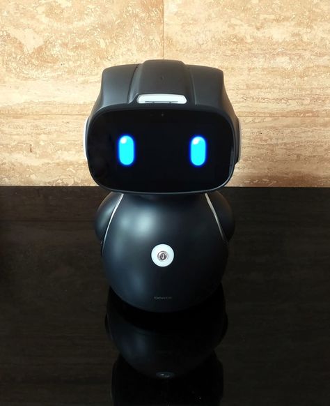 Amazon Alexa is now a small home robot thanks to Omate | Engadget Alexa Robot, Astronaut Wallpaper, How To Become Smarter, Smart Robot, Tech Innovation, Cute Face, Robot Art, Voice Assistant, Futuristic Technology