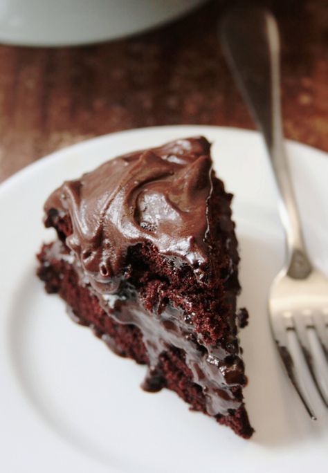 DEVIL’S FOOD CAKE RECIPE Chocolate Beet Cake, Beet Cake, Surprise Cake, Torte Cupcake, Devils Food Cake, Devils Food, Think Food, Food Cake, Yummy Sweets