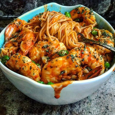 Easy Prawn Recipes, Stir Fry Noodles Recipe, Prawn Stir Fry, Easy Chilli, Fried Noodles Recipe, Chilli Prawns, Fry Noodles, Prawn Dishes, King Prawns