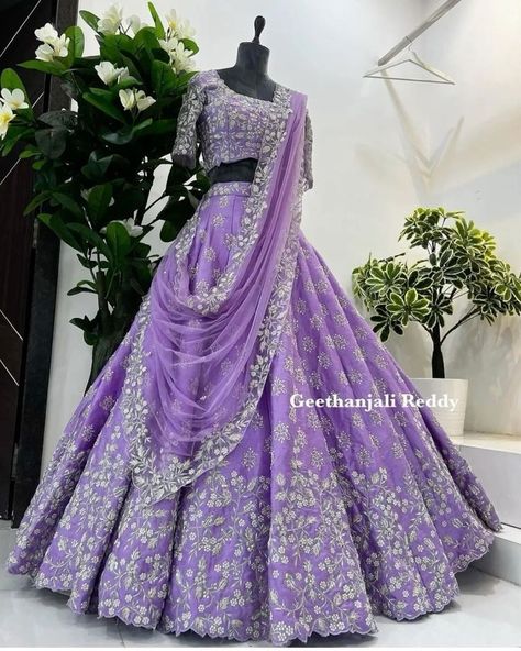 Rani Colour Lehnga, Simple Wedding Lehenga, Bridal Lehangas Reception Dresses, Lehangas Designs Latest, Pastel Lavender Lehenga, Lavender Color Lehenga, Traditional Lehenga Designs, Indian Wedding Reception Outfits, Latest Bridal Lehenga Designs