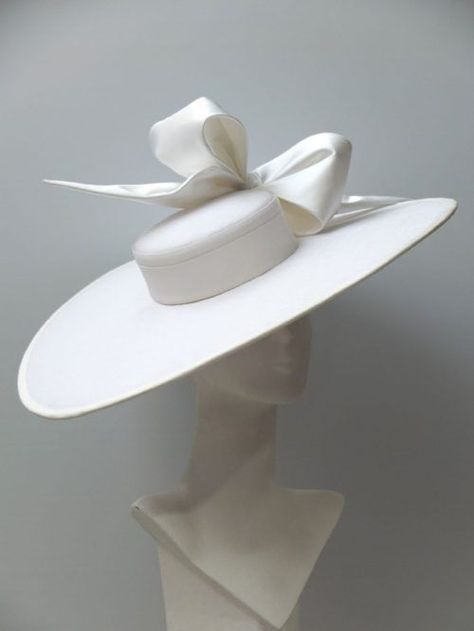 Summer Couture, Fascinator Hats Diy, Classy Hats, Couture Hats, Bridal Hat, Elegant Hats, Kentucky Derby Hats, Diy Hat, Millinery Hats