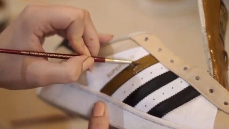 How To Paint On Shoes Diy, Hand Painted Sneakers Diy, How To Paint Tennis Shoes Diy, How To Paint Sneakers Diy, Painting Adidas Shoes, How To Paint Nike Shoes, Painting Tennis Shoes Diy, How To Paint Shoes With Acrylic Paint, How To Paint Sneakers