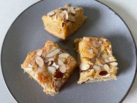 Frangipane blondies (almond-flavored) Brownie Pan, Pear Tart, Almond Croissant, Bakewell Tart, Pastry Pie, Almond Flavor, Flaky Pastry, Ground Almonds, Almond Flour