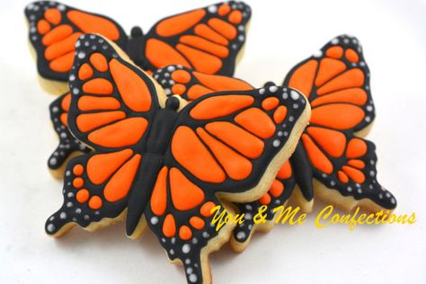 Hand-crafted Monarch Butterfly Halloween Cookies for a Festive Halloween Party! Monarch Butterfly Centerpiece, Butterfly Costume Ideas, Monarch Butterfly Cookies, Monarch Butterfly Party, Monarch Butterfly Wedding, Butterfly Sweet 16, Monarch Butterfly Costume, Butterfly Food, Monarch Butterfly Garden