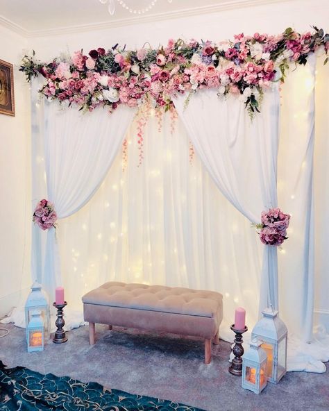 Decoration For Roka Ceremony, Roka Ceremony Decoration At Home Simple, Roka Decoration Ideas At Home, Roka Ceremony Decoration At Home, Indian Engagement Decorations At Home, Rokha Decor, Nikkah Setup At Home, Baat Pakki Decorations At Home, Simple Wedding Decorations Reception