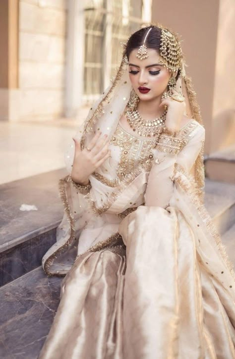 Nikkah Bride Dress, Asian Attire, Bridal Things, Nikkah Bride, Nikah Dress, Pakistani Bridal Makeup, Muslim Brides, White Lehenga, Bridal Sarees South Indian