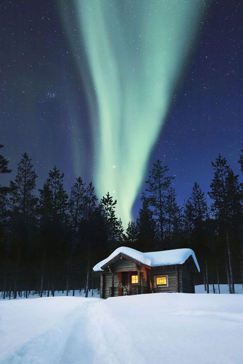 16 Cozy Photos of Log Cabins In the Snow That Will Make You Want to Hibernatecountryliving Cabins In The Snow, Cozy Photos, Cabin In The Snow, Snow Cabin, A Cabin In The Woods, Mountain Architecture, Winter Szenen, Winter Cabin, A Cabin