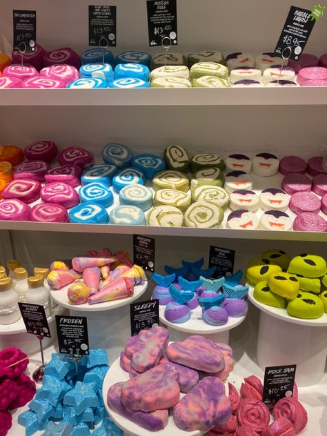 Lush Bathbomb Aesthetic, Bath Products Aesthetic, Bubble Bath Aesthetic, Lush Aesthetic, Lush Shop, Aesthetic Bath, Aesthetic Shopping, Bath Aesthetic, Bath Stuff