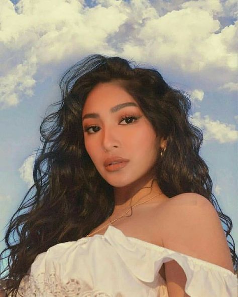 Nadine Lustre Port, Nadine Lustre Outfits, Nadine Lustre Instagram, Morena Makeup, Nadine Lustre Fashion, Lady Luster, Filipino Celebrities, On The Wings Of Love, Philippine Women