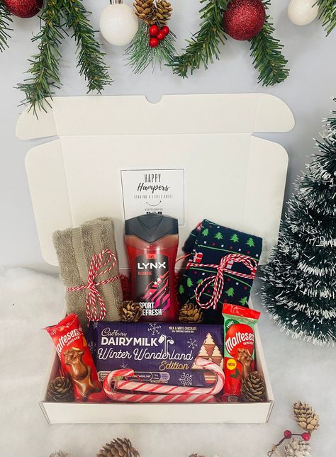 Hamper Christmas Ideas, Secret Santa For Men, Christmas Gift Ideas For Brother, Christmas Hamper Ideas, Presents For Brother, Xmas Gift Baskets, Kersfees Idees, Christmas Presents For Boys, Xmas Hampers