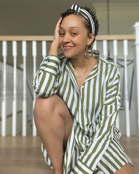 TiaMowry on Instagram: “Hi guys! #quarantine #day #31 for me. As you may now know, #Los Angeles has gotten an extension till the middle of May. I have to say…” Tamara Mowry, Hollywood Glamour Aesthetic, Glamour Aesthetic, Tia And Tamera Mowry, Tamera Mowry, Tia Mowry, Toni Braxton, Relaxed Outfit, Black Femininity