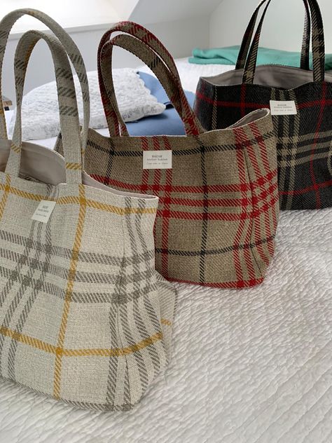 Tweed Bag, Sac Diy, Diy Bag Designs, Diy Bags Patterns, Tote Bags Sewing, Fabric Bags, Vintage Fabrics, Sewing Bag, Kilt