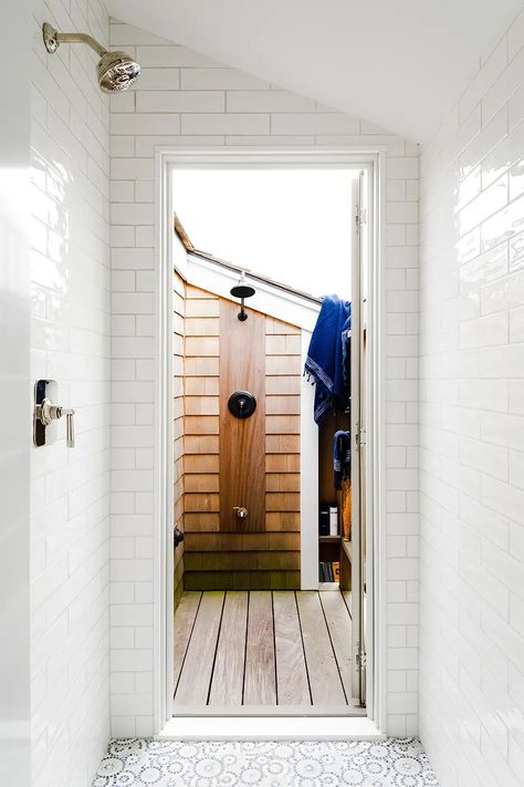 This Nantucket Home Renovation Never Changed the House’s Footprint Aesthetic Bathroom Decor, Nantucket Style Homes, Nantucket Cottage, Nantucket Home, 20 Aesthetic, Tall Shelves, Wooden Whale, Nantucket Style, Waterfront Cottage