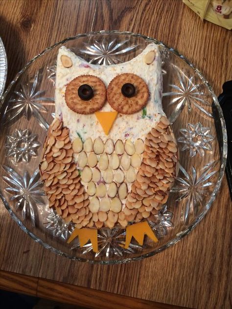 17 Cute And Sweet Owl Baby Shower Ideas Owl Cheese Ball, Owl Party Food, Halloween Party Food Appetizers, Halloween Themed Appetizers, Owl Food, Food For Party, Halloween Party Food, Decorações Com Comidas, Owl Birthday