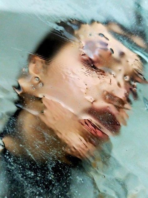 Mirror In Water Photography, Water Reflection Portrait, Reflective Photoshoot, Water Portrait Photography, Transparent Photography, Refraction Photography, Masks Photography, Water Portrait, Distortion Photography