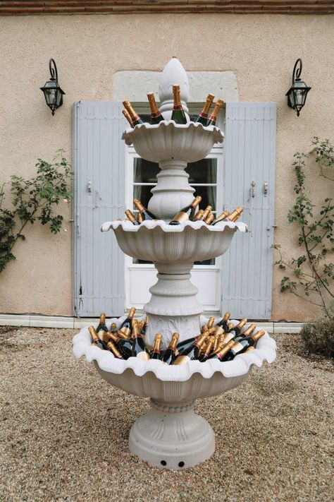 outdoor fountain filled with champagne bottles outside french chateau House Party Wedding Ideas, Champagne Holder Wedding, Fountain Centerpiece Wedding, Wine Tower Wedding, Wine Fountain Wedding, French Event Decor, French Wedding Traditions, French Engagement Party, French Wedding Inspiration