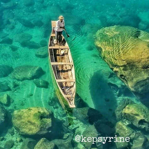 I Visited Meghalaya And The Dawki River Is Really Unbelievable It's Sooooooooooo Clean I Could See The Fishes Swimming. Please Visit Once. Umngot River, Trick Photography, Travel Destinations In India, Bhutan Travel, India Travel Places, Row Boats, Northeast India, Corporate Travel, Travel India