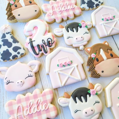 Girl Farm Birthday Party, Girls Farm Birthday, Cow Cookies, Farm Cookies, Cow Birthday Parties, Farm Animals Birthday Party, Farm Themed Birthday Party, Cookies Theme, Barnyard Party