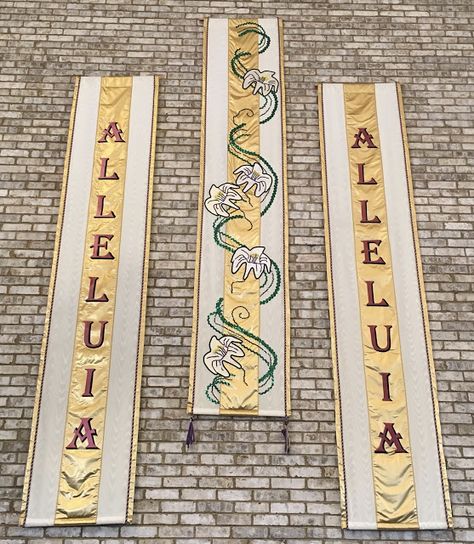 Easter Banners For Church, Alleluia Banner, Church Banners Designs Ideas, Easter Church Banners, Sanctuary Decor, Palm Sunday Decorations, Corpus Cristi, Church Banners Designs, Church Banner