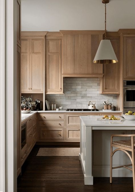 Oak Cabinet Makeover Kitchen Granite Countertops, Soft Maple Kitchen Cabinets, Klearvue Cabinets Kitchen, Pale Wood Kitchen, Dark Wood Floors In Kitchen, Home Depot Kitchen Cabinets, Apartment Kitchens, Backsplash Trends, Light Wood Kitchens