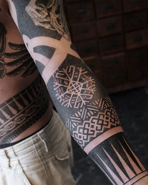 Peter Oakmund on Instagram: "The Berserkers Armour - Part 2⁠ ⁠ This arm piece was part extension and part cover-up, including some intricate dotwork, knotwork elements, intricate Bindrunes and different patterns, presented as bands around the arm. ⁠ ⁠ If you're interested in this massive full-body piece, I'd suggest going to the tattoo section of our website and watching the video there. It's interesting to see how this whole thing came together. The video is pretty light-hearted and comedic, an Norse Tattoo, Nordic Tattoo, Tattoo Black, Norse Mythology, Awesome Art, Get A Tattoo, Wrist Tattoos, Different Patterns, Black Tattoos