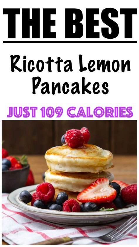 Low Calorie Ricotta Lemon Pancakes Healthy Lemon Ricotta Pancakes, Pancake Toppings Healthy, Lemon Ricotta Pancakes Recipe, Cheesecake Pancakes, High Protein Cheesecake, 500 Calories Recipes, Dinner Smoothie, Lemon Pancakes, Lemon Ricotta Pancakes